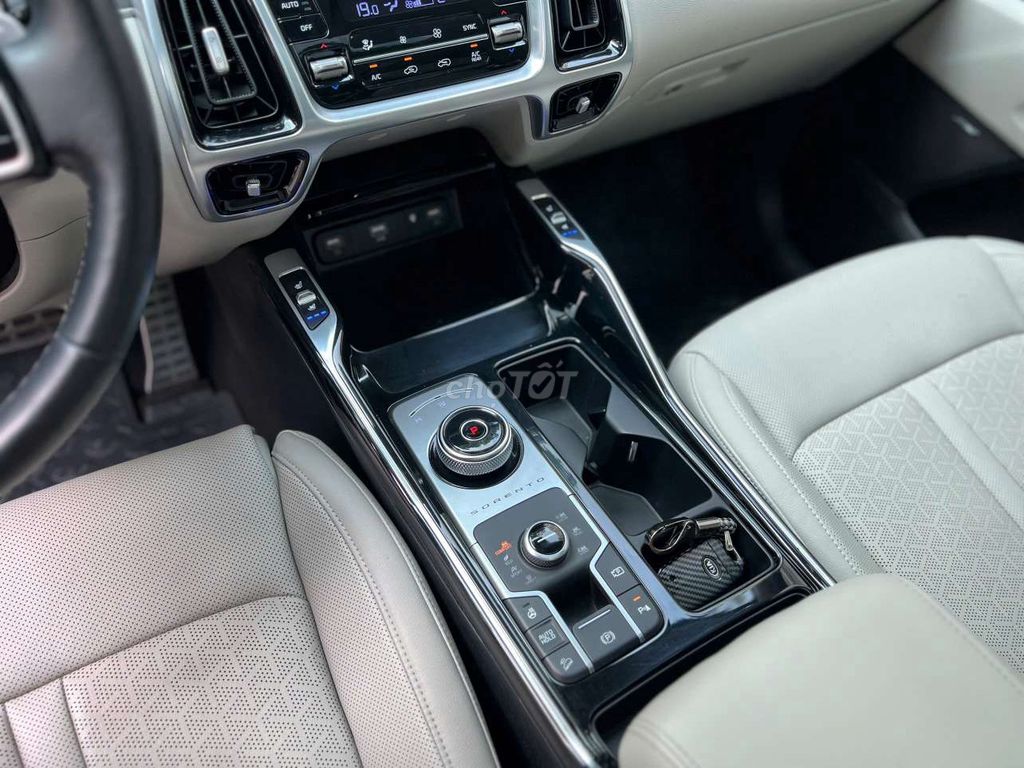 KIA SORENTO 2.2D- 39000 km. Mua bán Ô tô tại Thành phố Thủ Đức Tp Hồ Chí Minh được đăng bởi Ms Hiệp  hình 14