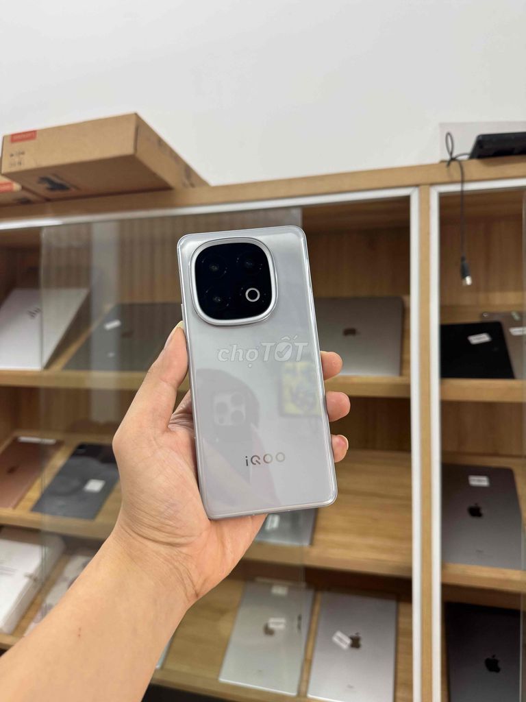 iQOO 13 256GB Bạc. Mua bán Điện thoại tại Quận Đống Đa Hà Nội được đăng bởi Hanoimobile MTC hình 1