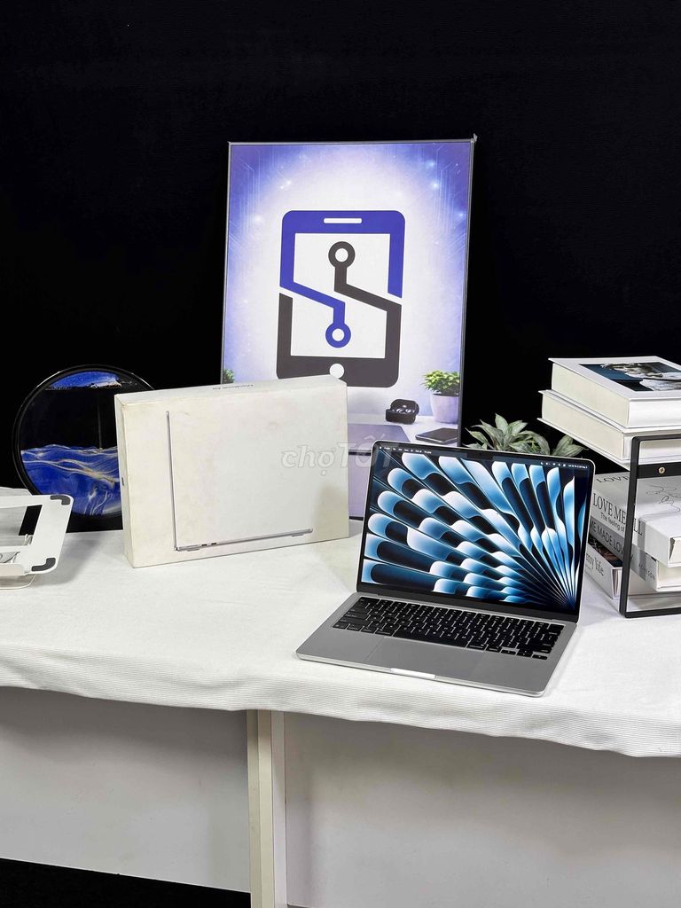 Apple Macbook Air M4 13 inch 16GB/256GB 99% mới. Mua bán Laptop tại Quận Tân Bình Tp Hồ Chí Minh được đăng bởi Van Luc hình 1