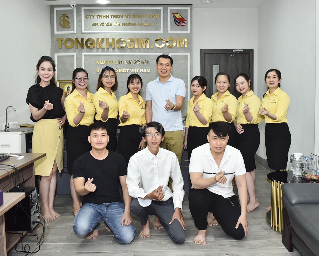 Tuyển Nữ Nhân Viên Trực Hotline Bán Hàng