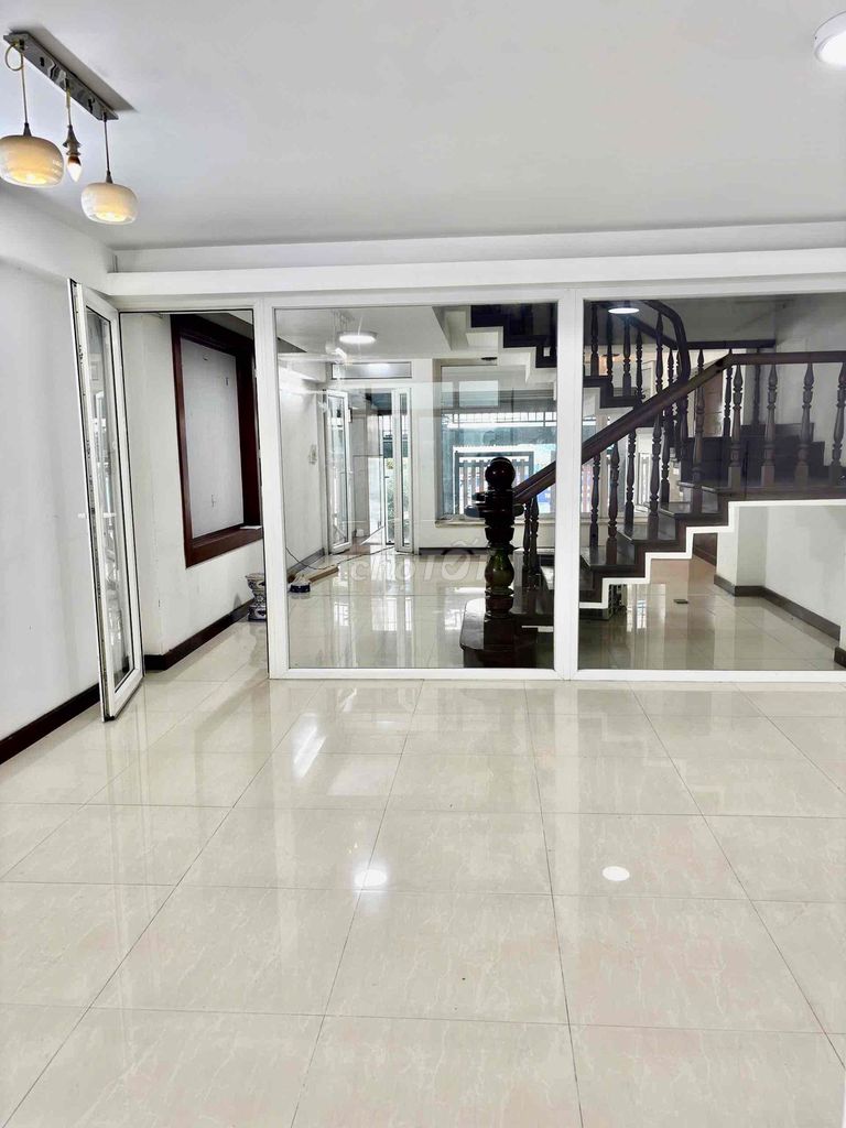 Cho thuê mặt bằng tầng trệt himlam