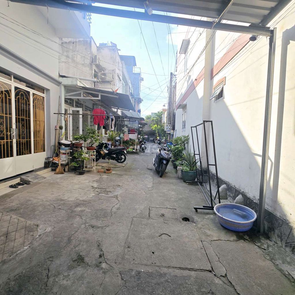 Bán gấp nhà bế vaqn đàn Gần bênh viện thủ đức sổ hồng riêng53m hẽm oto