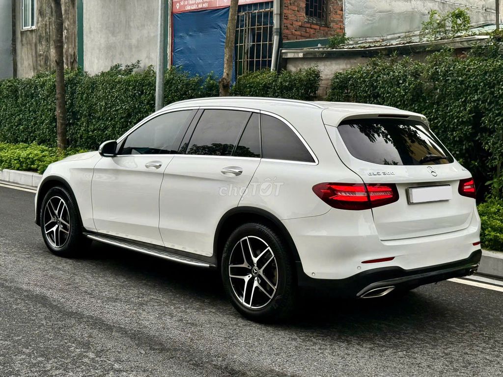 Mercedes GLC300 2018 model 2019 màu trắng. Mua bán Ô tô tại Quận Thanh Xuân Hà Nội được đăng bởi Nguyễn Tuấn Hoàng hình 4