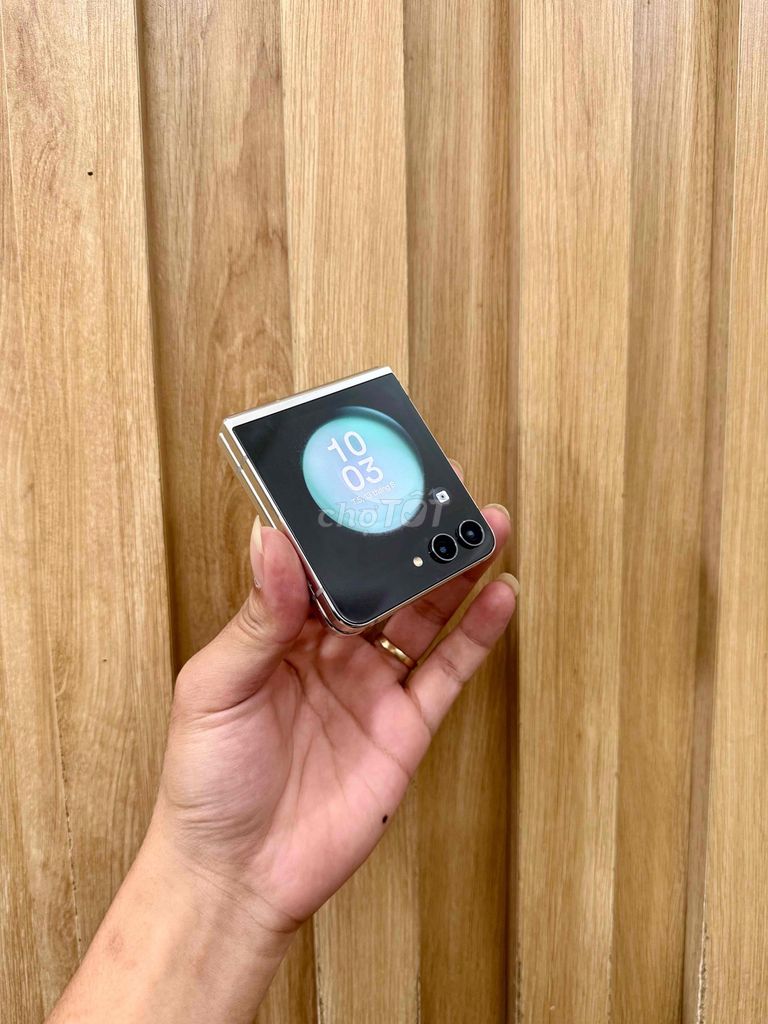 Samsung Z Flip 5 256GB Trắng. Mua bán Điện thoại tại Quận Đống Đa Hà Nội được đăng bởi  Đức Mobile hình 1