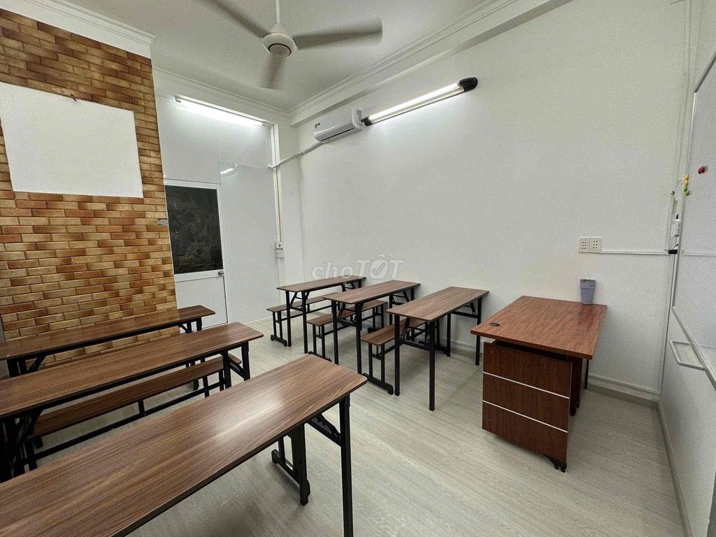 THANH LÝ BẢNG VÀ BÀN GHẾ HỌC SINH - MỚI 100%. Mua bán Đồ dùng văn phòng tại Quận Tân Bình Tp Hồ Chí Minh được đăng bởi Lạc Trinh hình 1