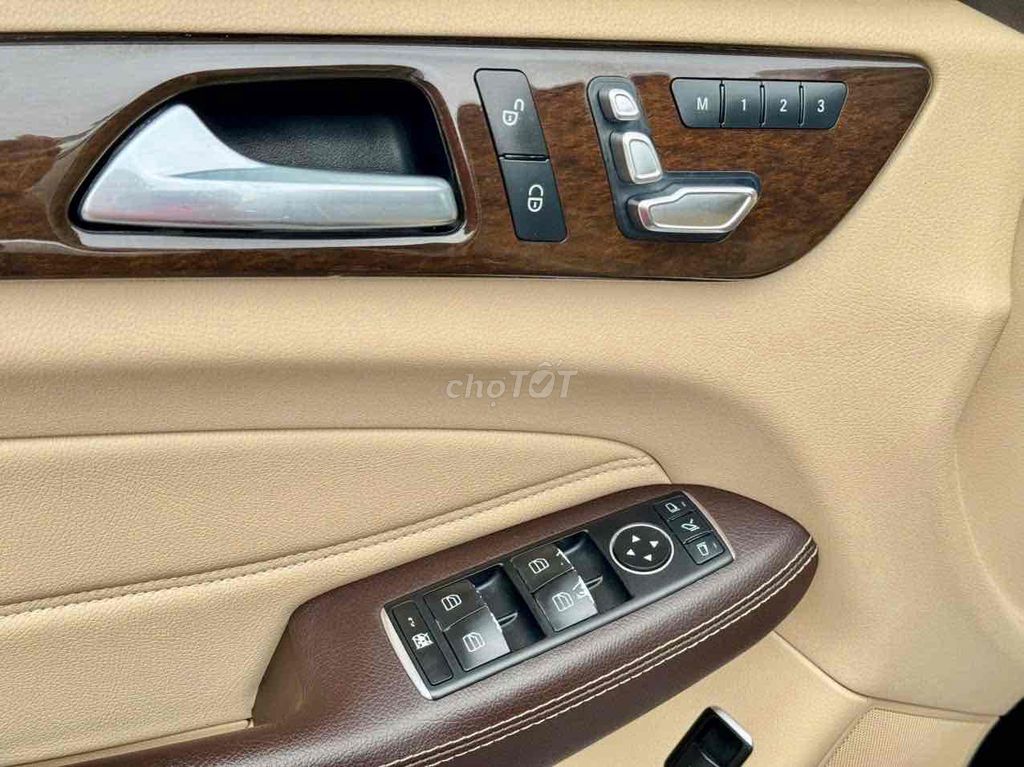 Mercedes Benz GLE 400 4Matic đen/kem 2016. Mua bán Ô tô tại Quận Long Biên Hà Nội được đăng bởi Trang Gala hình 7