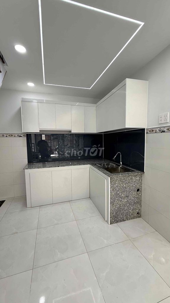 🏠 ЗДАНИЕ, ЗАНИМАЕМОЕ ВЛАДЕЛЬЦЕМ, 45 М2, 3 СПАЛЬНИ, АВТОМОБИЛЬНАЯ АЛЛЕЯ, РАЙОН 12 🏠