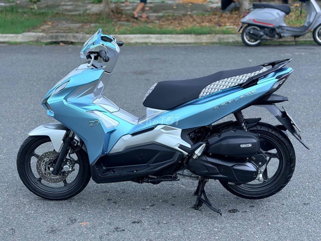 Лезвие Honda Air Blade 150 2021 ABS синее серебро 43