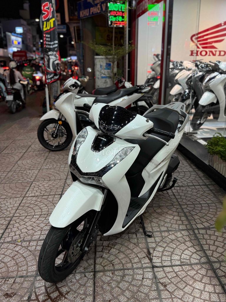 Honda SH150 ABS 2021 Бело-черный 10 000 км