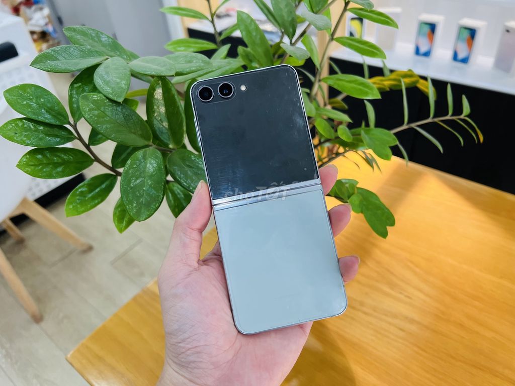 Samsung Z Flip 5 256Gb Xanh Fullbox Cbh Hãng. Mua bán Điện thoại tại Quận Thanh Khê Đà Nẵng được đăng bởi 2C MOBILE hình 3