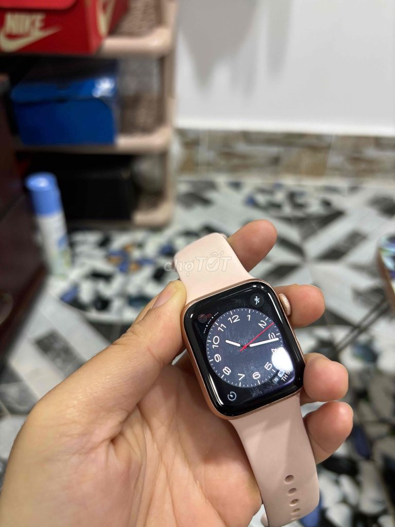 Apple Watch Series 5 GPS Vàng hồng. Mua bán Thiết bị đeo thông minh tại Quận 8 Tp Hồ Chí Minh được đăng bởi Minh hình 1