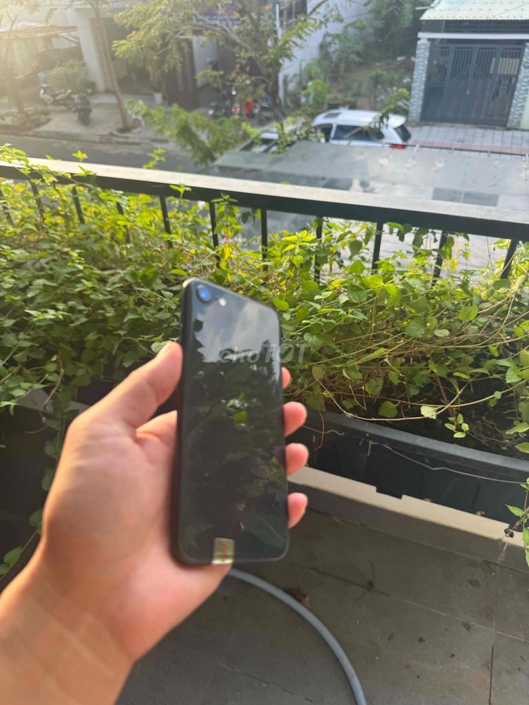 iPhone SE 2020 64GB Đen, Bản Quốc Tế. Mua bán Điện thoại tại Quận Cẩm Lệ Đà Nẵng được đăng bởi Việt Tuấn hình 1