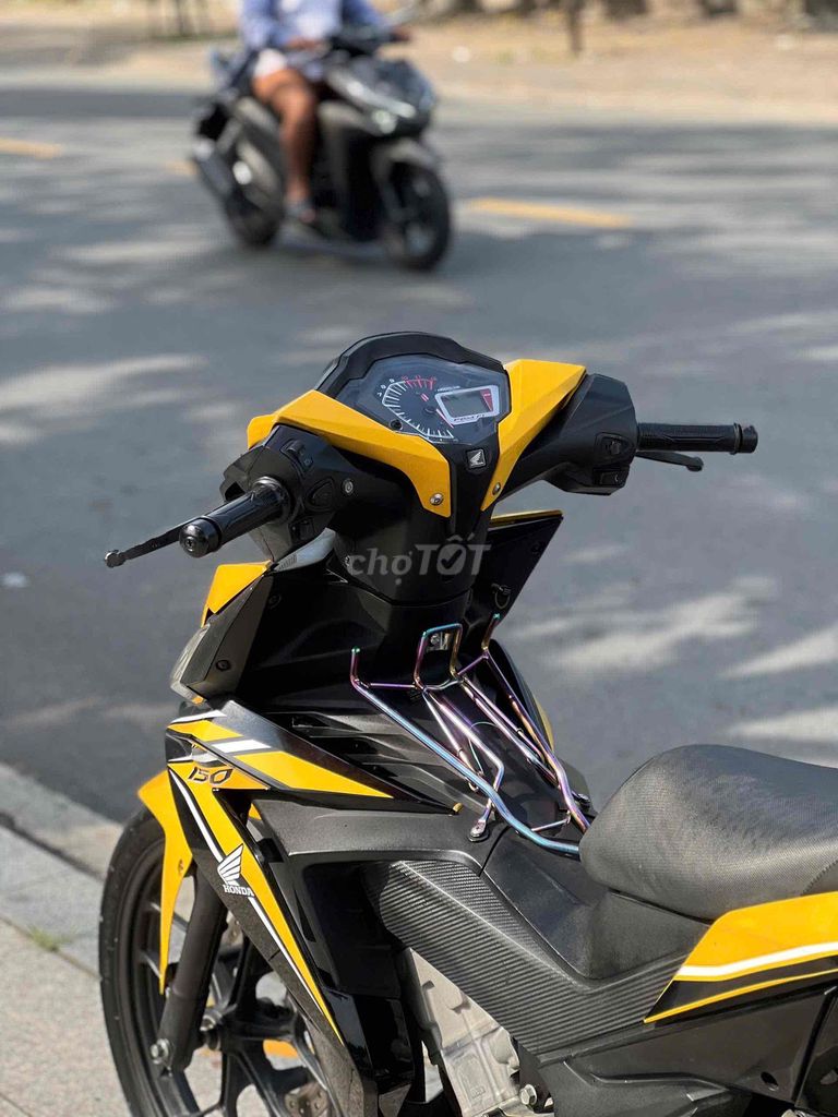 Honda Winner 150 V1 Bản Đặc Biệt Vàng Đen. Mua bán Xe máy tại Quận 11 Tp Hồ Chí Minh được đăng bởi Hưng Từ hình 5