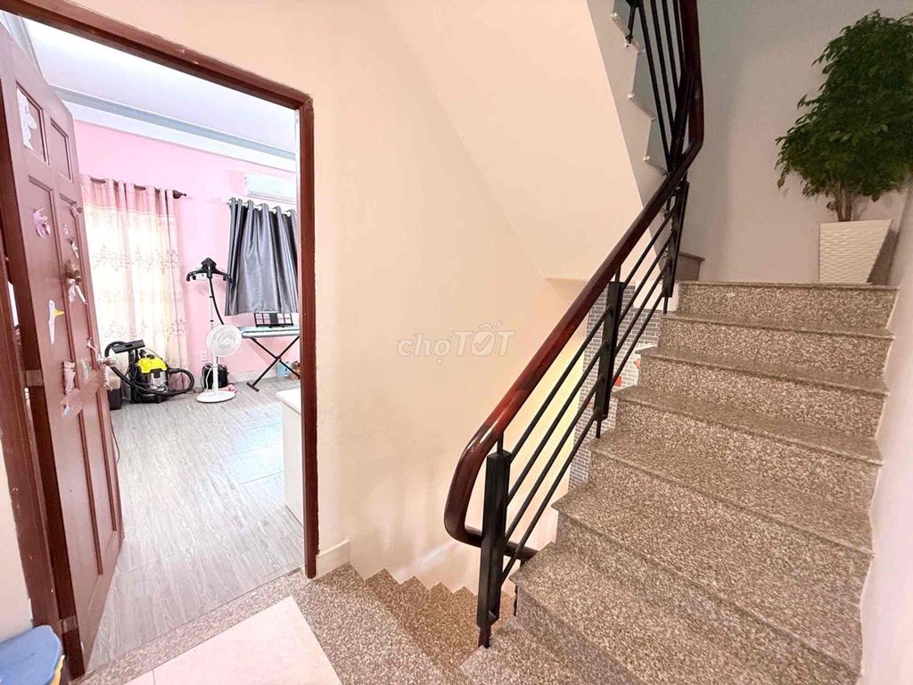 Дом 5 этажей, 95м2, ширина 5м, прямо у Cityland Фан Ван Три
