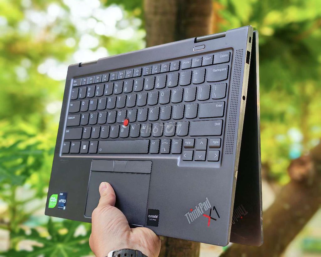 ThinkPad X1 Yoga Gen 8 xoay gập 360. Mua bán Laptop tại Quận Cẩm Lệ Đà Nẵng được đăng bởi Thinkpad US I i10store com  hình 1