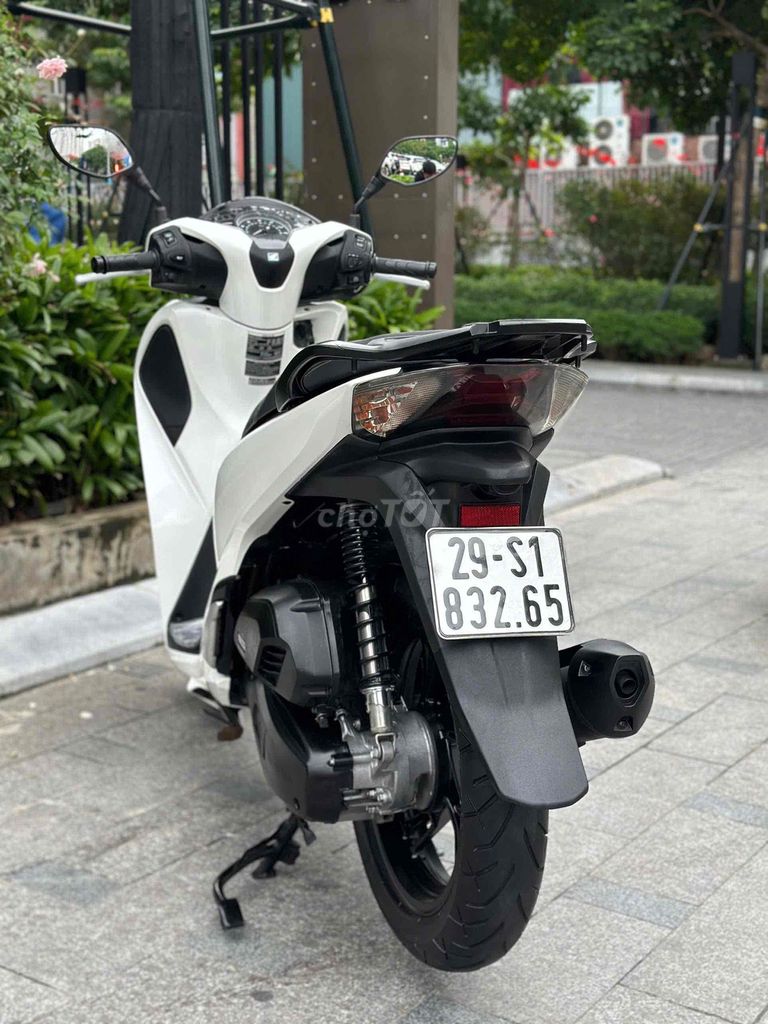 Cần bán SH 150 ABS 2018 màu trắng cực đẹp,cực chât. Mua bán Xe máy tại Quận Đống Đa Hà Nội được đăng bởi Xe Máy Vượng Trung hình 3