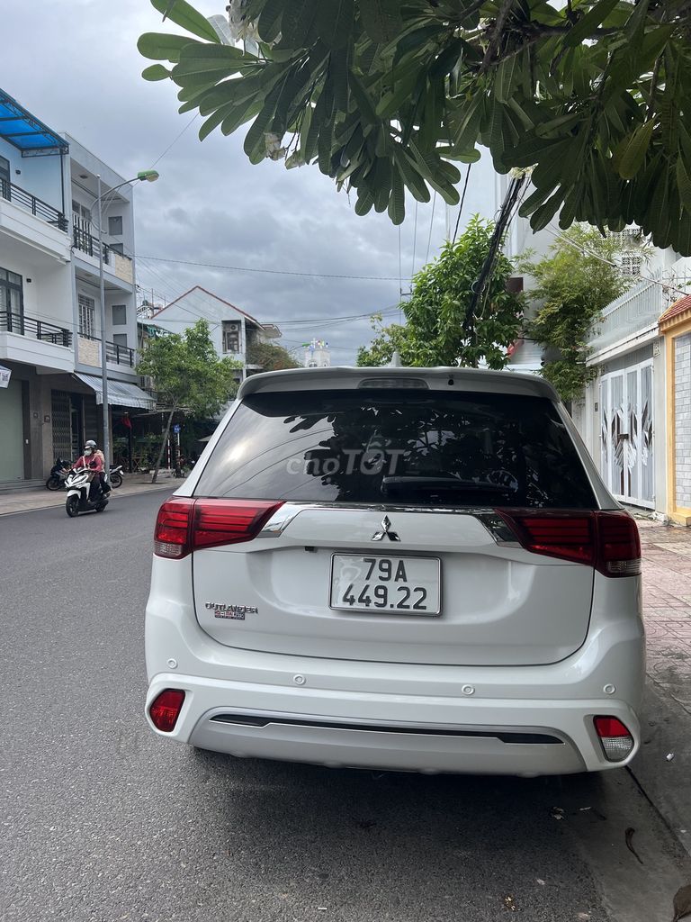 Mitsubishi Outlander 2023 Trắng (số Vin 2022). Mua bán Ô tô tại Thị xã Ninh Hòa Khánh Hòa được đăng bởi BUI TRI DUNG hình 5