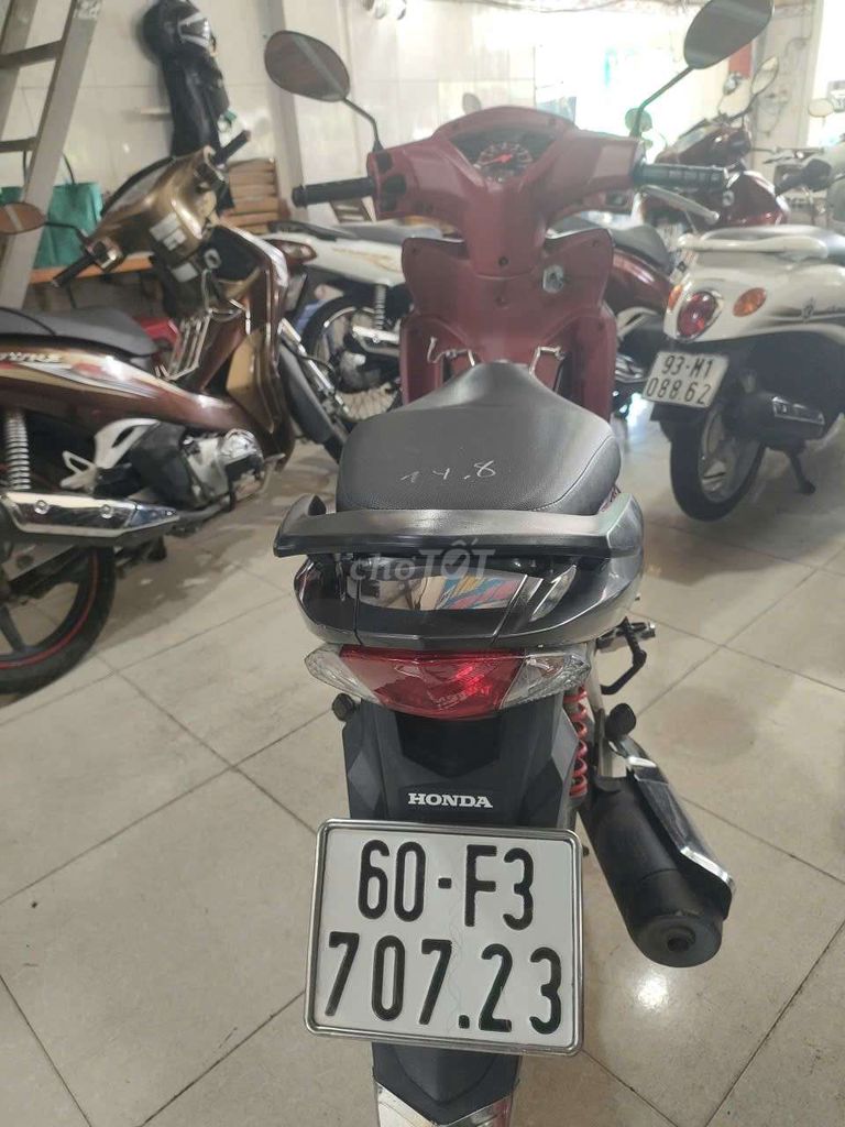 Wave rsx Fi xe dẹp ken máy rin rất êm. Mua bán Xe máy tại Thành phố Dĩ An Bình Dương được đăng bởi Cửa hàng xe máy Anh Khoa  hình 6