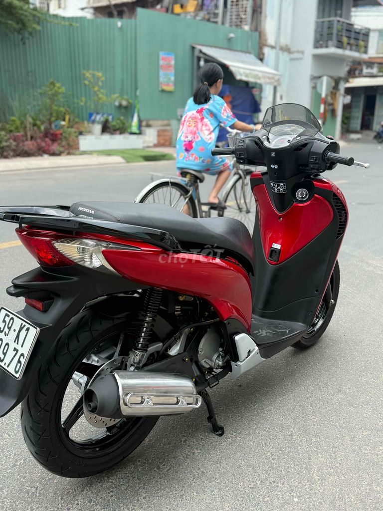 Sh Ý 150 sm 104 đỏ đen sport , ngay chủ công chứng. Mua bán Xe máy tại Quận 11 Tp Hồ Chí Minh được đăng bởi Phú Hào SH nhập ý shvn các dòng xe phổ thông  hình 3