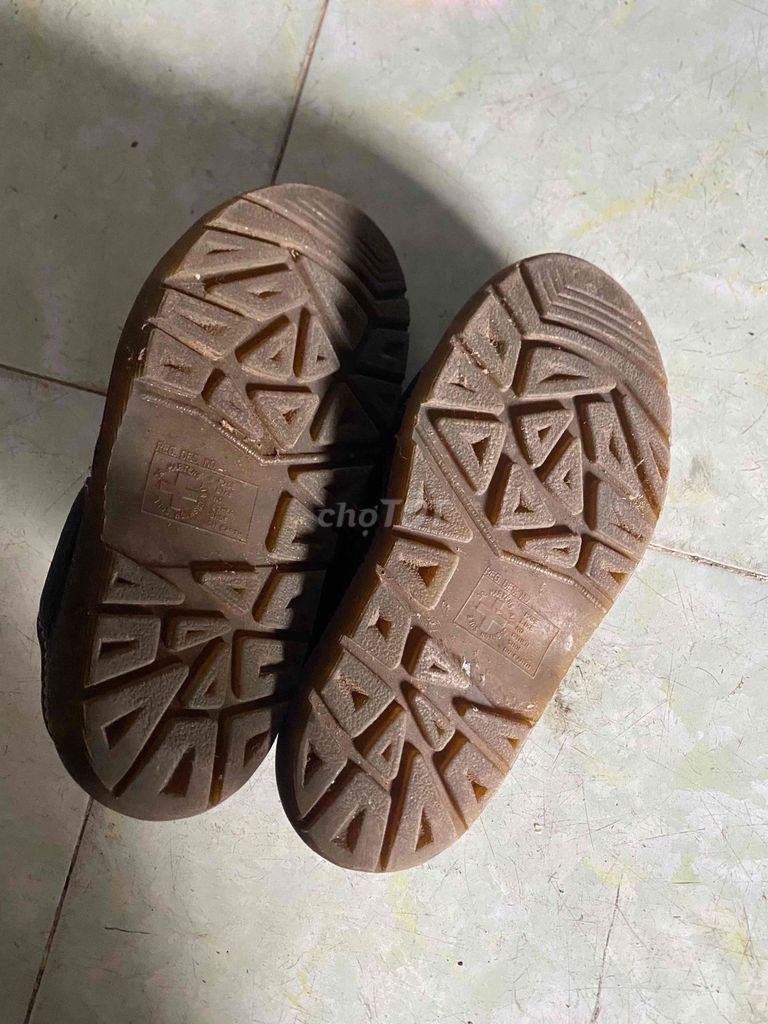 Dép Dr. Martens Unisex Da Đen. Mua bán Giày dép tại Quận Tân Phú Tp Hồ Chí Minh được đăng bởi Nguyễn Hữu Lộc hình 1
