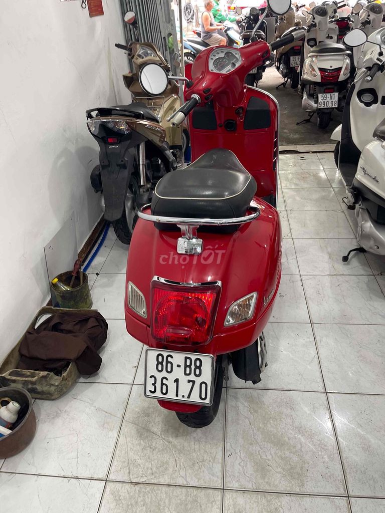 Piaggio Vespa GTS 125 2017 Красный
