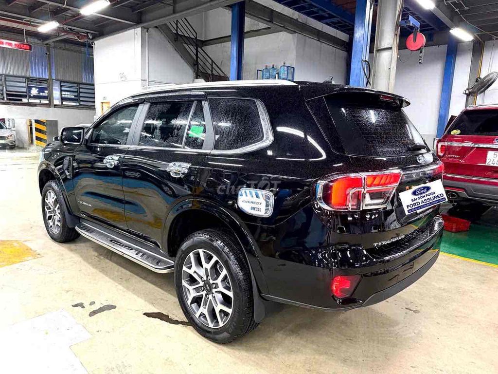 Ford Everest 2025 с пробегом у официального дилера