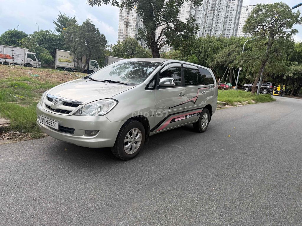 Toyota Innova G 2008 семейный автомобиль пробег 118 тыс. км