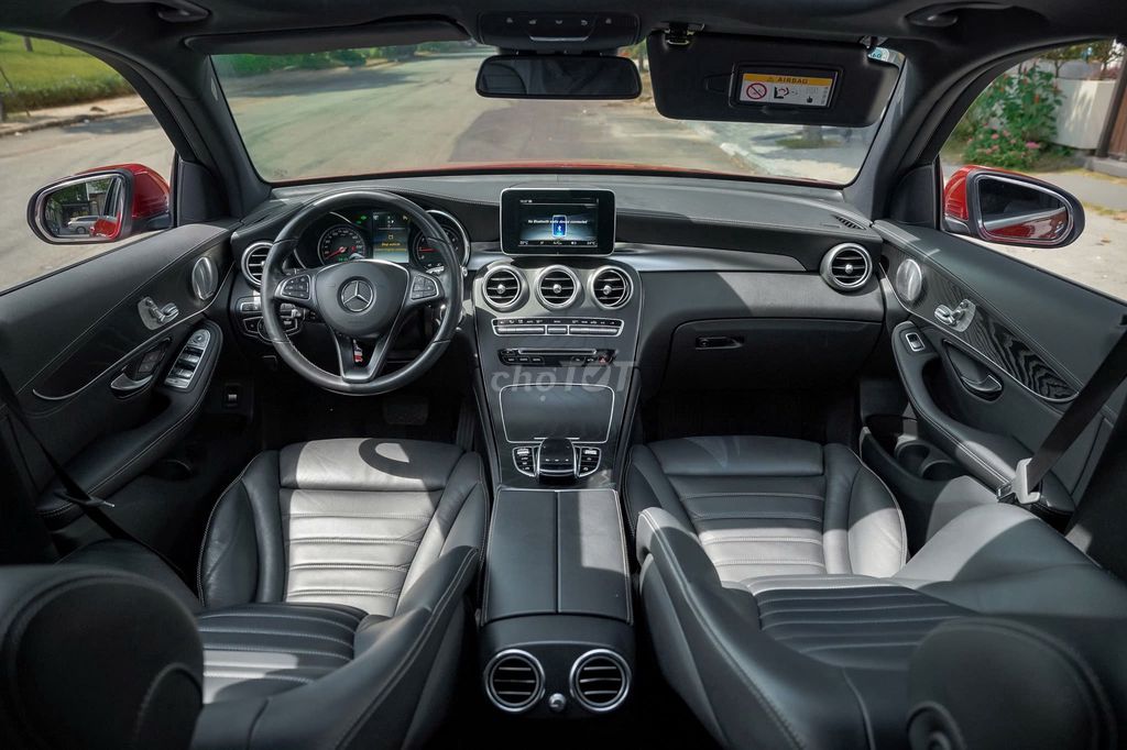 Mercedes GLC300 4Matic 2019, Bank 90%. Mua bán Ô tô tại Quận 7 Tp Hồ Chí Minh được đăng bởi Hoàn Lee Xe Lướt hình 18