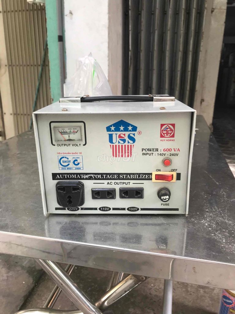 cần bán ổn áp 600w .máy ra điện 100-110-220v