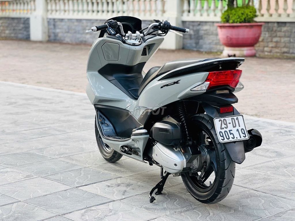 HONDA PCX ĐỜI MỚI CHÍNH CHỦ BIỂN 29. Mua bán Xe máy tại Quận Nam Từ Liêm Hà Nội được đăng bởi Hoàng Lan hình 3