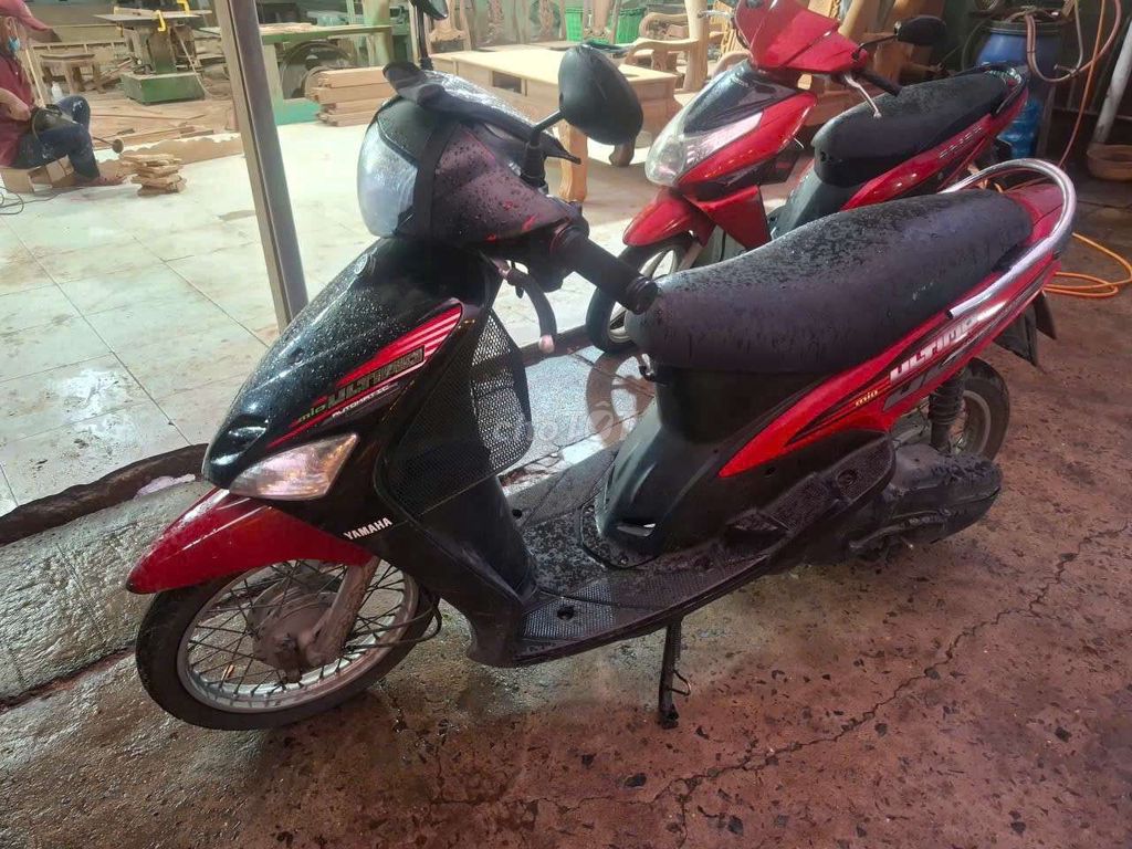 Скутер Yamaha, черно-красный, б/у
