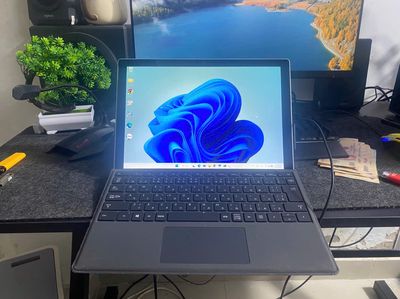 Thanh lý nhanh Surface Pro 6 i5/8/128 Máy đẹp. Mua bán Laptop tại Huyện Hóc Môn Tp Hồ Chí Minh được đăng bởi Dustin Le