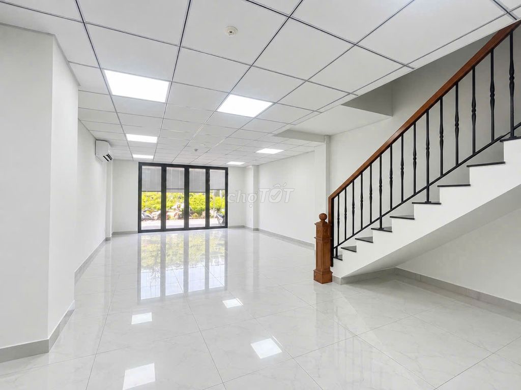 Rent · 5 bd · 100 м² · Thành phố Thủ Đức, ул. Song Hành