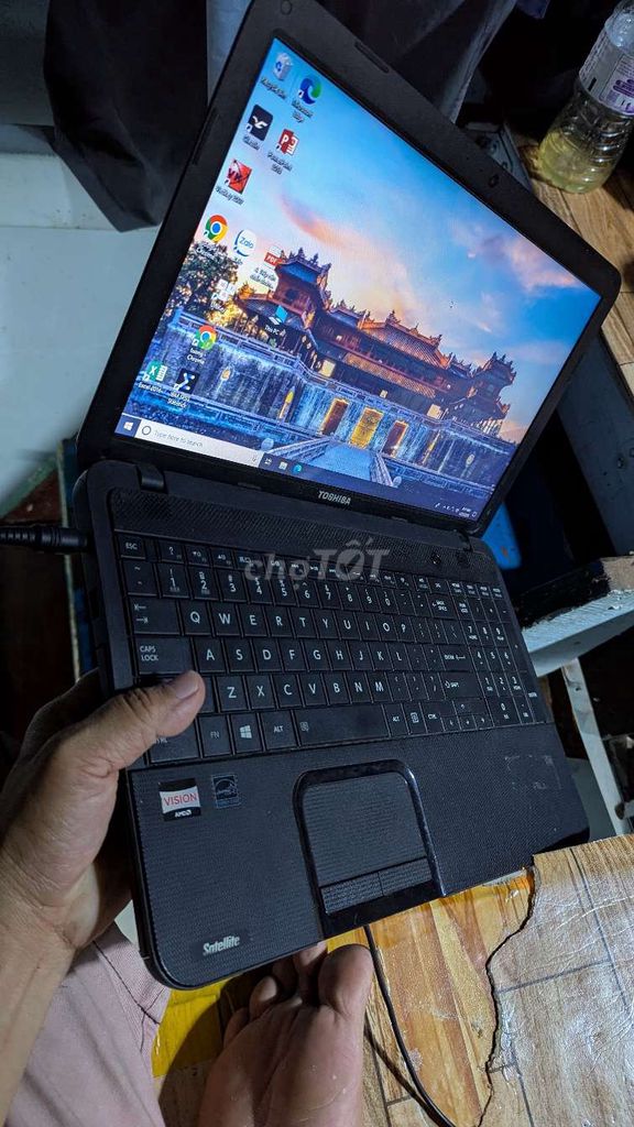 laptop Toshiba ngoại hình đẹp . Mua bán Laptop tại Quận 8 Tp Hồ Chí Minh được đăng bởi huỳnh Đăng hình 1