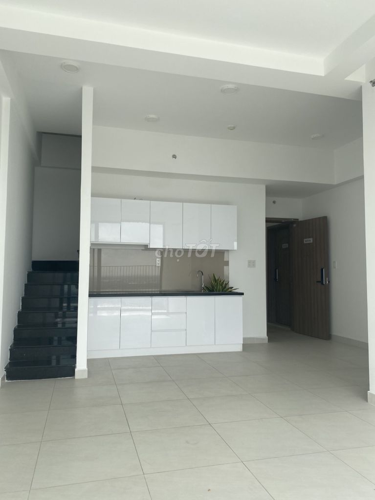 CHO THUÊ CH 115M2(3PN + 3WC) TRÒN VIEW, SÂN VƯỜN 20M . Đi Q1 20p