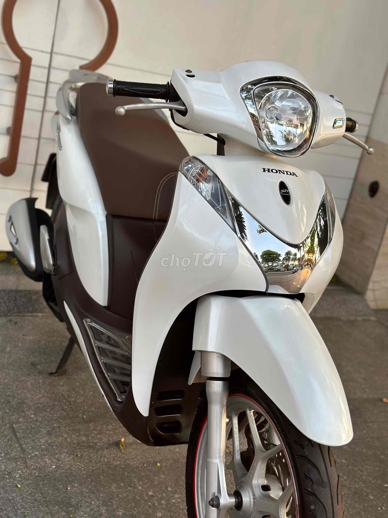 Sh mode khoá lớn máy móc nguyên rin êm ái. Mua bán Xe máy tại Quận Hải Châu Đà Nẵng được đăng bởi gold hình 2