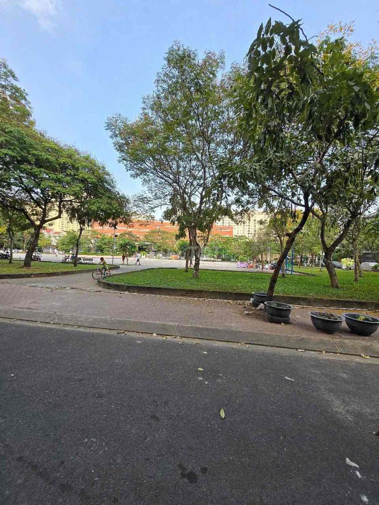 KDC himlam ấp 4, nhà hiện đại view công viên.