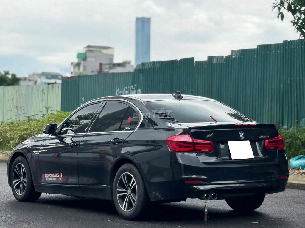 BMW 320i model 2016 màu đen siêu hời. Mua bán Ô tô tại Quận Cầu Giấy Hà Nội được đăng bởi Cao Quý hình 6