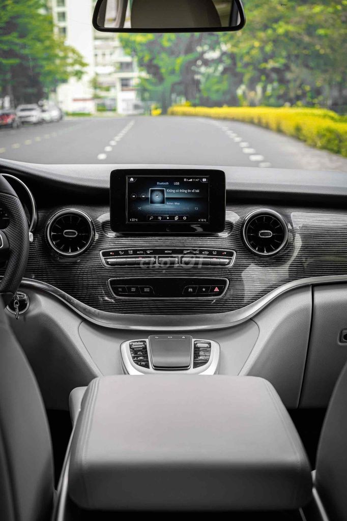Mercedes V250 Luxury 2021 xe 7 chỗ màu trắng. Mua bán Ô tô tại Quận 7 Tp Hồ Chí Minh được đăng bởi Dương Phương hình 14