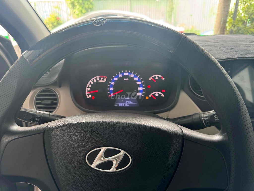 Hyundai Grand i10 1.2L автомат белый 10 000 км