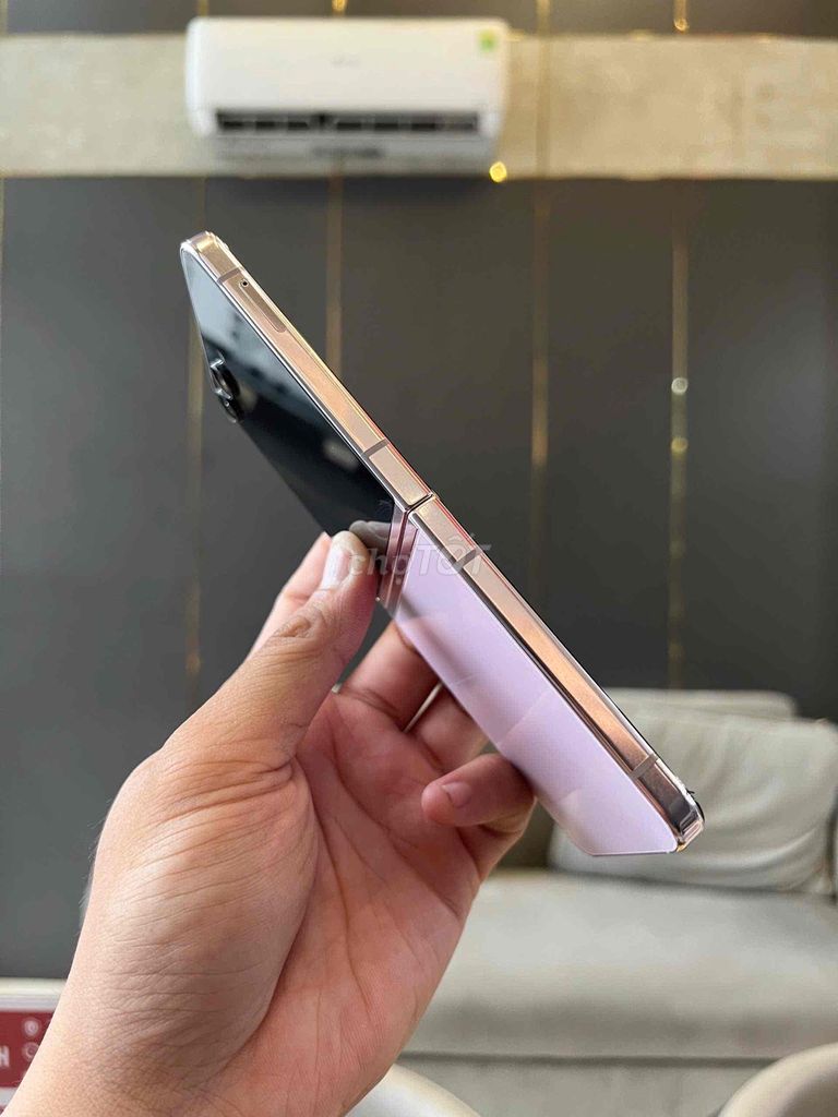 Samsung Galaxy Z Flip5 Tím 256GB 8GB Like New 99%. Mua bán Điện thoại tại Quận 8 Tp Hồ Chí Minh được đăng bởi CA REM BÁN TÁO hình 1