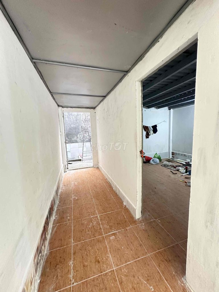Аренда фасада здания LTR..Q12..Антресоль, 2 спальни, свежий ремонт..Пл: 6x16м