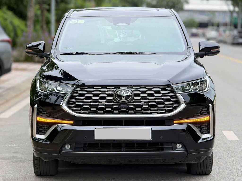 Toyota Innova Cross Hybrid 2025 Hybrid 14.000 km