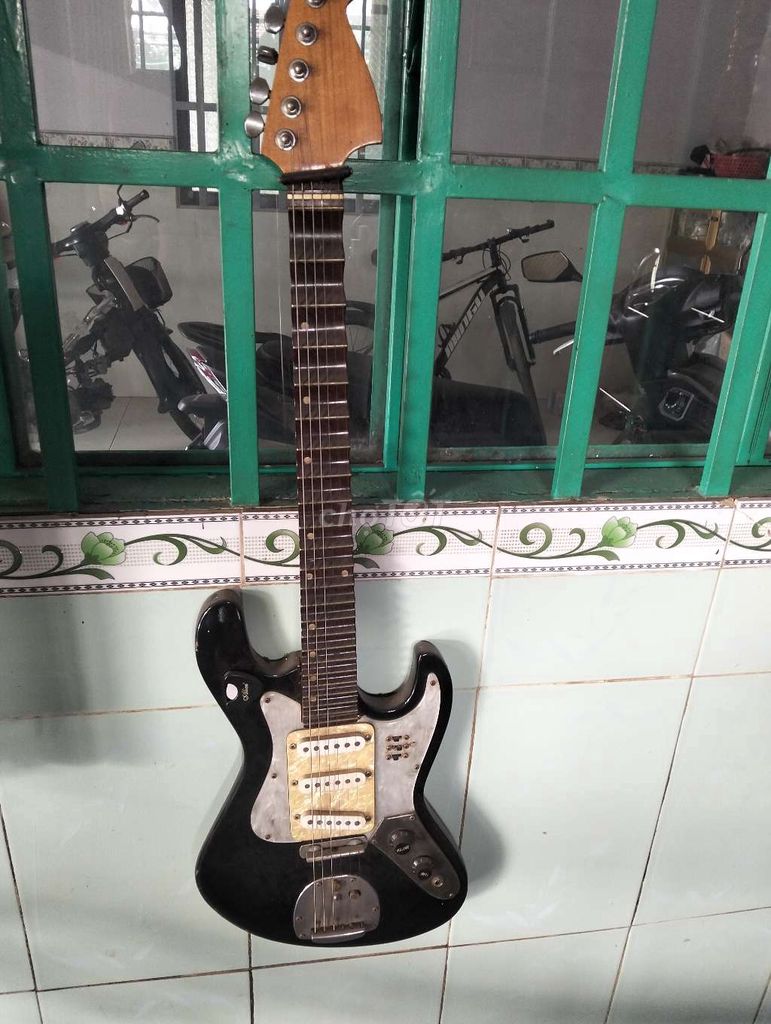 Đàn guitar điện phím lõm màu Đen. Mua bán Nhạc cụ tại Huyện Vĩnh Cửu Đồng Nai được đăng bởi Tam hình 1