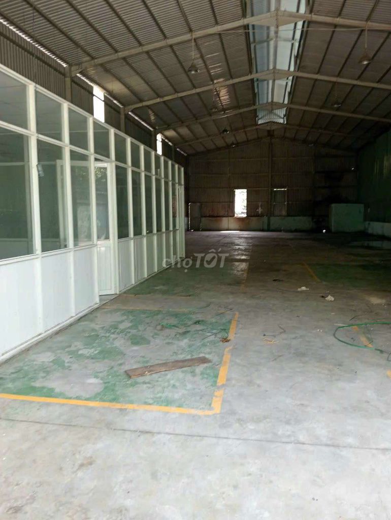 Cho thuê 300m2 xưởng Bình Chuẩn có điện 3 pha có văn phòng