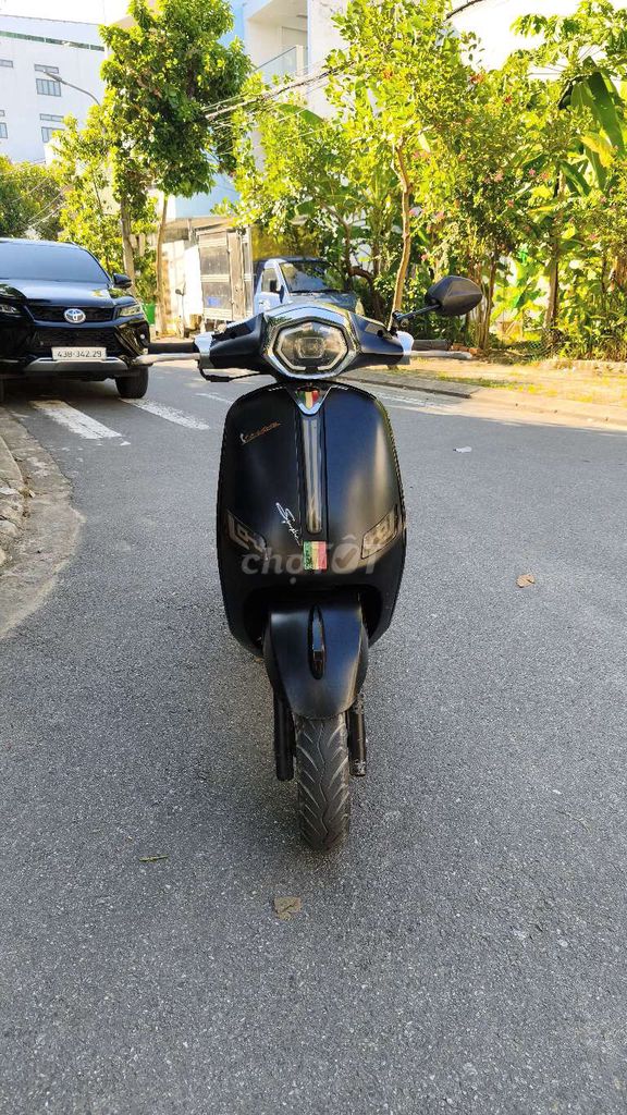 Скутер Vespa 50cc, новый в отличном состоянии, тихий двигатель