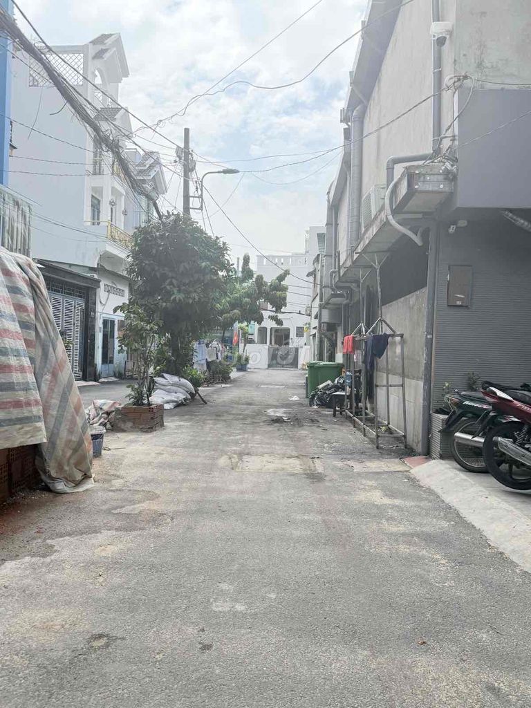 Переулок 8м с гаражом для авто, 72м2, 4 этажа, 7 спален, Nguyen Van Khoi P11 GV, 9.5 млрд