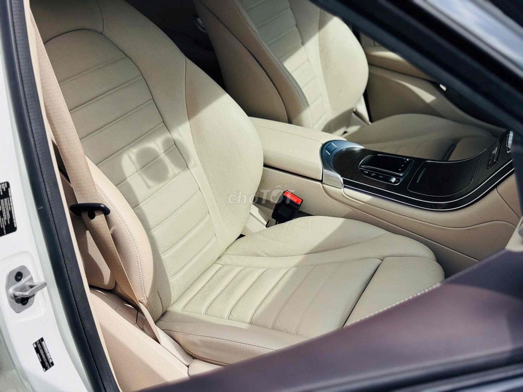 Mercedes GLC200 4Matic 2021 Trắng/Kem 53.000Km. Mua bán Ô tô tại Huyện Bình Chánh Tp Hồ Chí Minh được đăng bởi Thanh Nhã Xe Lướt Sài Gòn hình 12