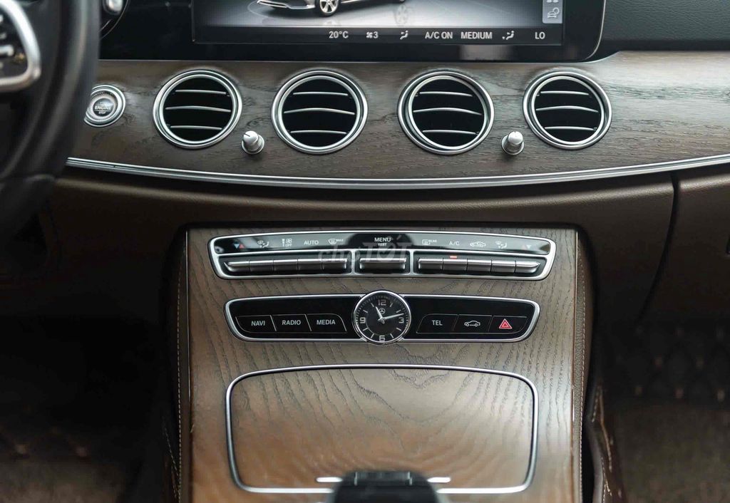 Mercedes E200 Model 2020 - Đen Nâu - 62.000 km. Mua bán Ô tô tại Quận 7 Tp Hồ Chí Minh được đăng bởi Thật Nguyễn LongAnh Auto hình 8
