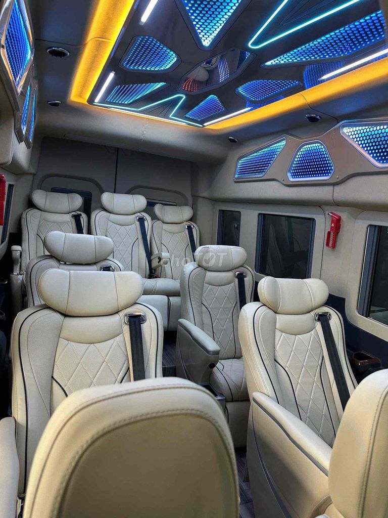 Ford Transit Limousine 10S mới 100% sẵn giao ngay. Mua bán Ô tô tại Quận 7 Tp Hồ Chí Minh được đăng bởi FORD chính hãng HCM  hình 2